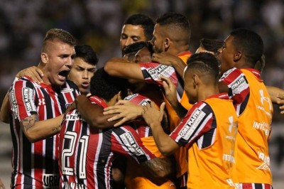 São Paulo sai atrás do ABC, busca empate e garante classificação