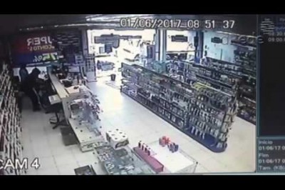 Câmera registra assalto a farmácia no centro de Ponta Grossa