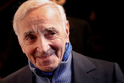 Aos 94 anos, morre, na França, o cantor Charles Aznavour