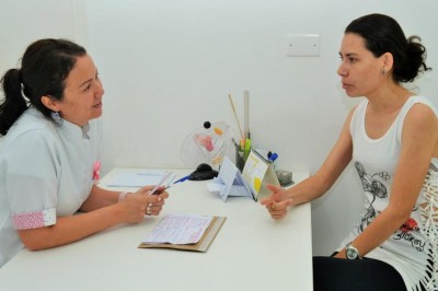 Conscientização sobre câncer de mama e no colo de útero continua em Paranaguá