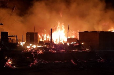 Incêndio destrói mais de 300 casas na Cidade Industrial de Curitiba