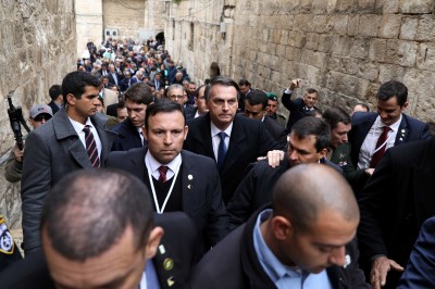 Bolsonaro quebra tradição e vai a Muro das Lamentações com Netanyahu