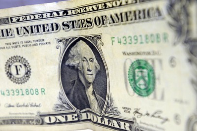 Dólar fecha no maior valor em três semanas