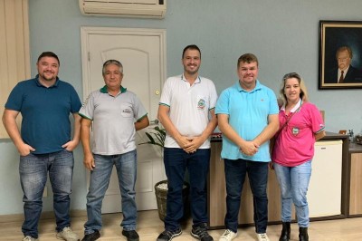 Prefeito  Marcelo Roque recebe diretores da Associação de Taxistas de Paranaguá