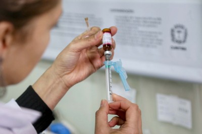 Campanha de vacinação contra o sarampo começa em todo Paraná