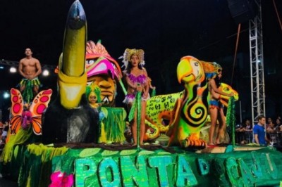 Carnailha e desfile das campeãs marcam último dia do Carnaval de Paranaguá