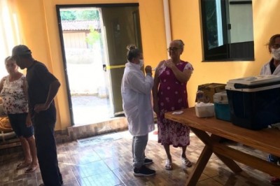 Secretaria Municipal de Saúde leva vacina contra gripe às comunidades marítimas