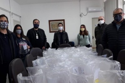 Alunos e professores do IFPR Campus Paranaguá realizam doação de protetores faciais a Secretaria Municipal Saúde