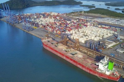 Porto de Paranaguá vai leiloar área de veículos