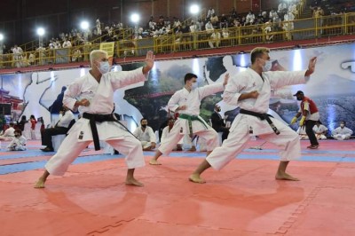 Paranaguá conquista 18 medalhas em campeonato de karatê