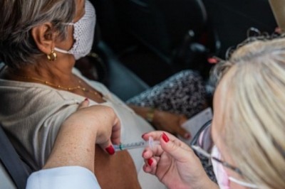 Pessoas com 79 anos receberão a vacina contra a Covid-19 a partir de sexta-feira, 12