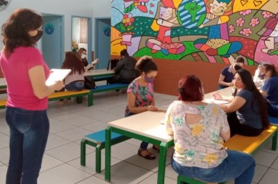 Profissionais da educação participam de planejamento para o retorno das aulas presenciais em Paranaguá