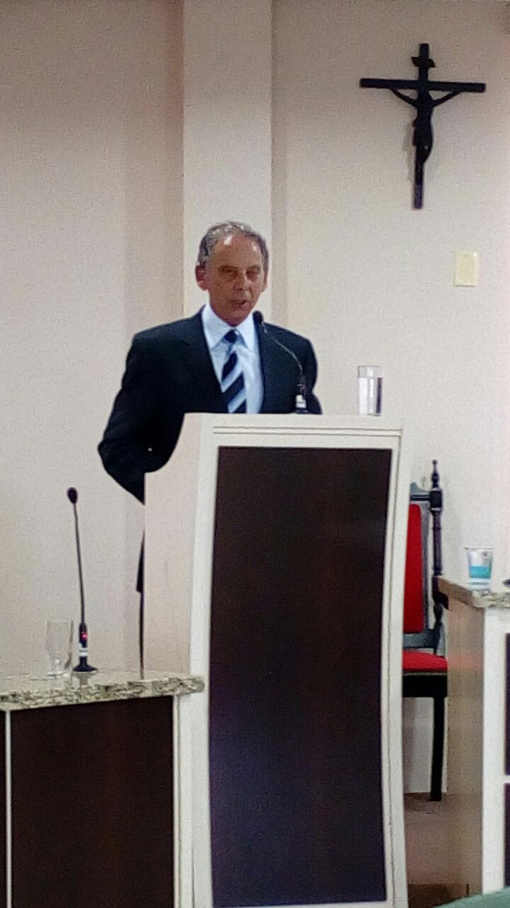 Próximo orador a presidência, professor Carlos Fangueiro