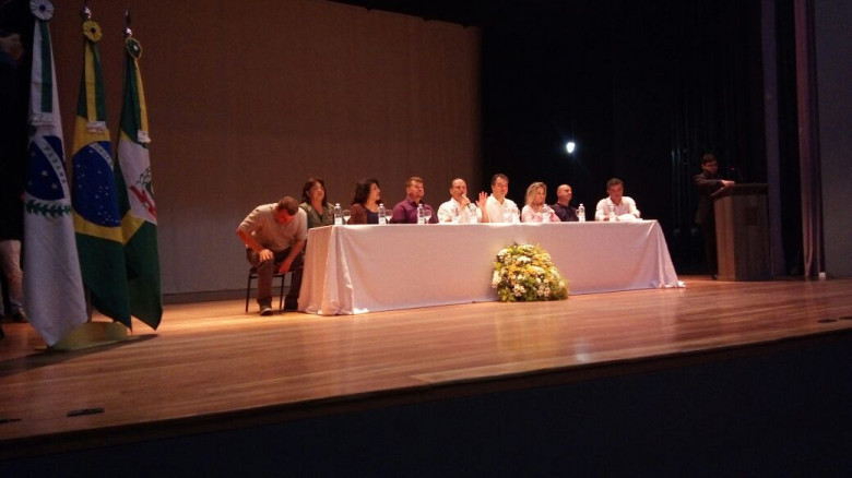 O portal Nosso Paraná foi representado na oportunidade pelo colunista Luciano Costa que fez ao ministro algumas perguntas.