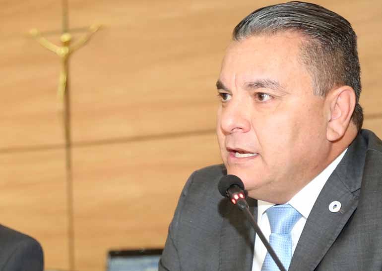 O presidente do TRE/PR, desembargador Adalberto Jorge Xisto Pereira, foi à Assembleia na segunda-feira para alertar sobre a extinção das zonas eleitorais