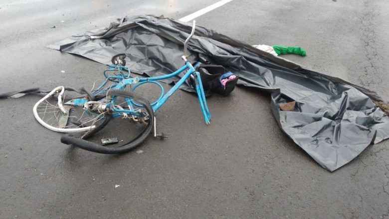 Acidente aconteceu no início da manhã desta terça-feira na região de Irati; motorista envolvido no acidente fugiu sem prestar socorro