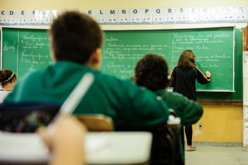 Aproximadamente 1.600 profissionais da educação serão beneficiados