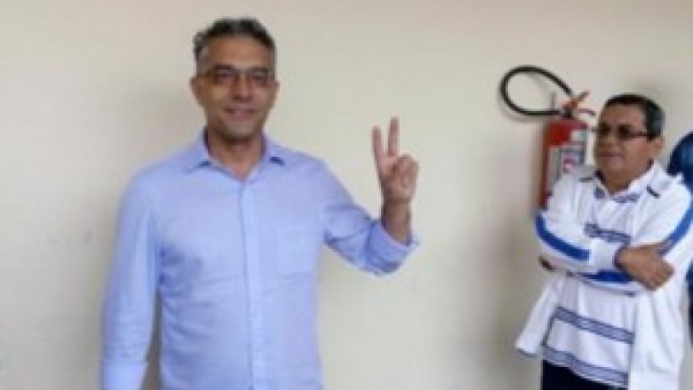 Candidato Professor Jozelito votou no Colégio Costa Silva