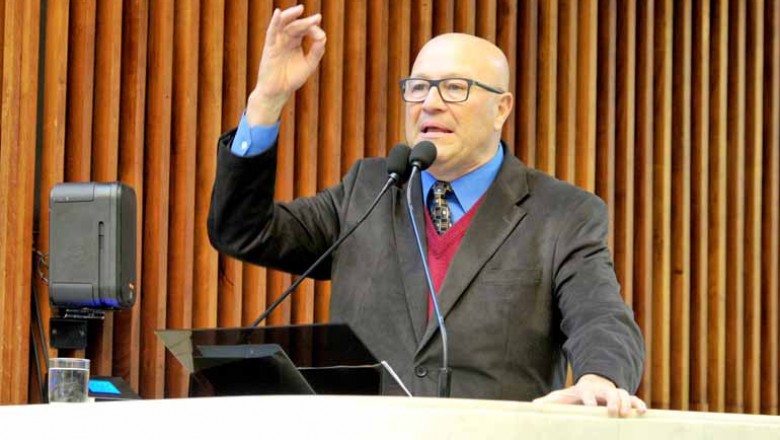 Governo suspende tramitação de texto que revoga data-base