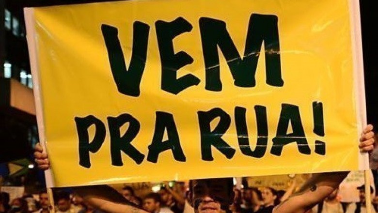 Grupo de Eleitores realiza protesto em frente à TVCI