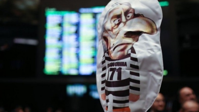 Queda de Eduardo Cunha! 450 votos a favor e 10 contra