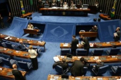 Senado aprova PEC da Reforma Política com cláusula de barreira