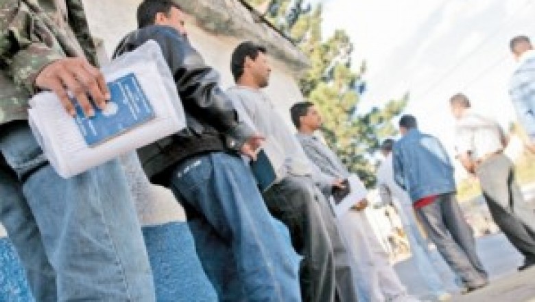 Desemprego bate recorde atingindo 12,042 milhões