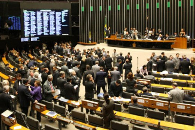 Parlamentares retornam das férias com orçamentos milionários