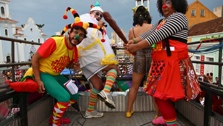 Hoje tem Feira da Lua com apresentação do Grupo Garibaldis e Sacis