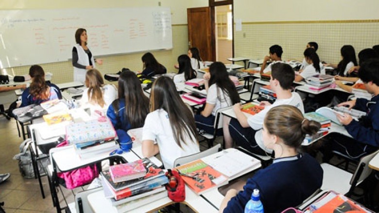 Justiça concede liminar que garante um terço de hora-atividade para professores do Estado