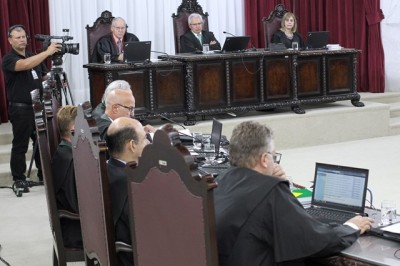 Pleno do Tribunal de Contas afasta multa aplicada a ex-controladora interna de Antonina