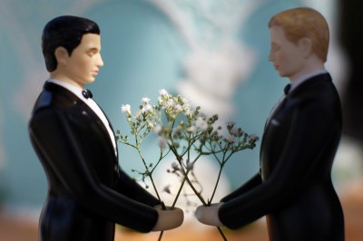 CCJ do Senado libera casamento homossexual