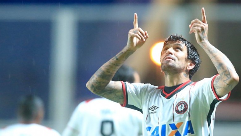 Lucho González brilha, e Atlético-PR vence o San Lorenzo na Argentina