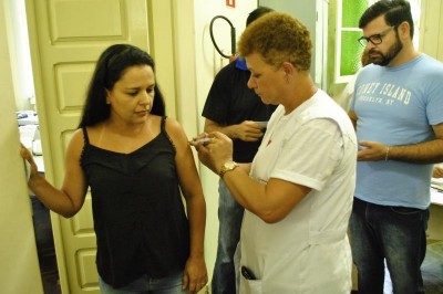 Equipes itinerantes vão realizar vacinação à noite em Paranaguá