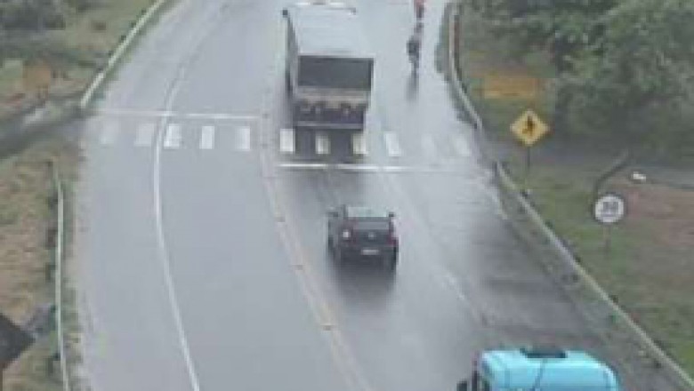 Adolescente de 16 anos morre atropelado por caminhão na BR-277; motorista fugiu