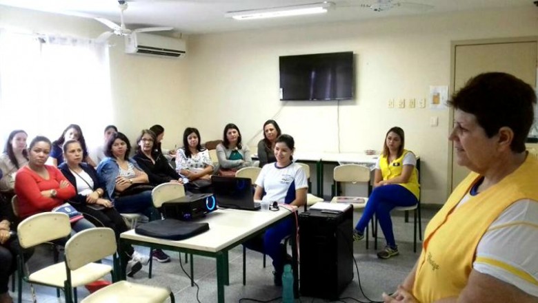 Prefeitura de Paranaguá capacita educadores para qualificação no ensino a alunos autistas