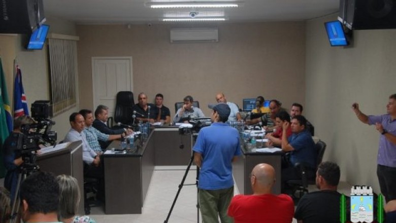 Câmara cria três comissões para investigar prefeito de Matinhos