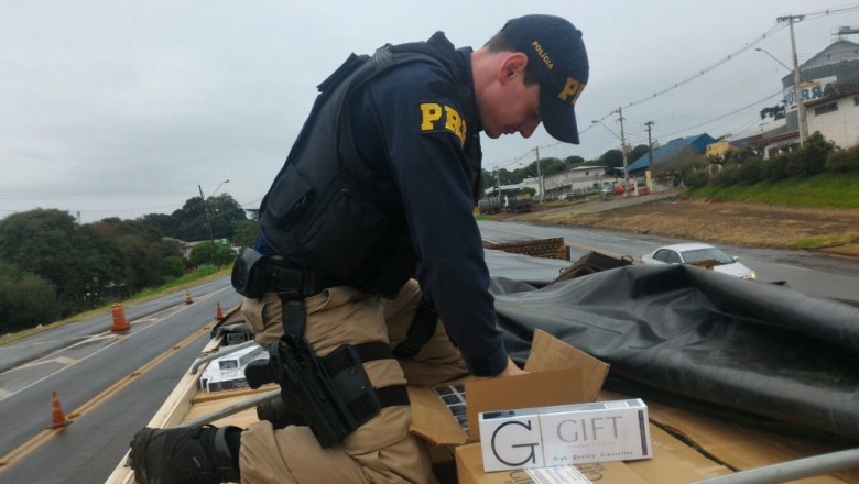 PRF apreende mais de R$ 3 milhões em cigarros contrabandeados no Paraná