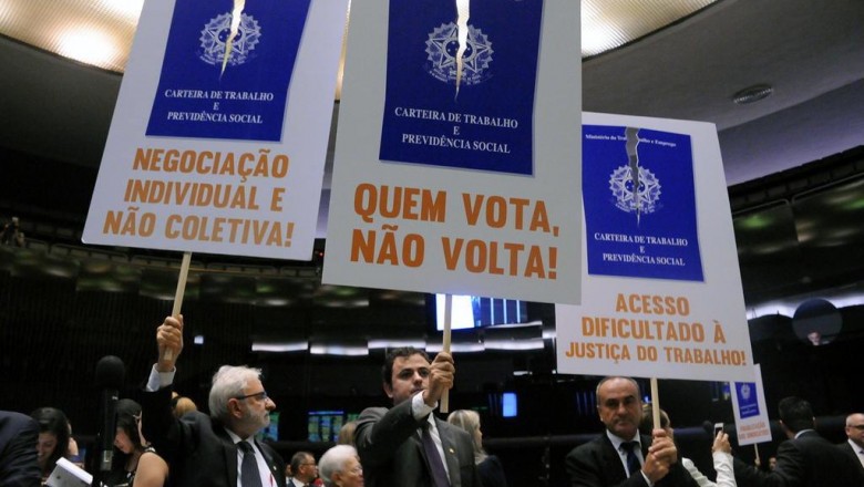 Sob protestos, Câmara aprova texto-base do projeto de lei da reforma trabalhista