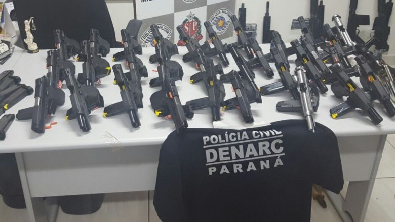 Polícia apreende caminhão carregado com arsenal de guerra e toneladas de drogas. Carga seria entregue a traficantes do Rio de Janeiro