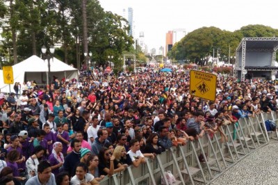 Marcha para Jesus reúne milhares de curitibanos