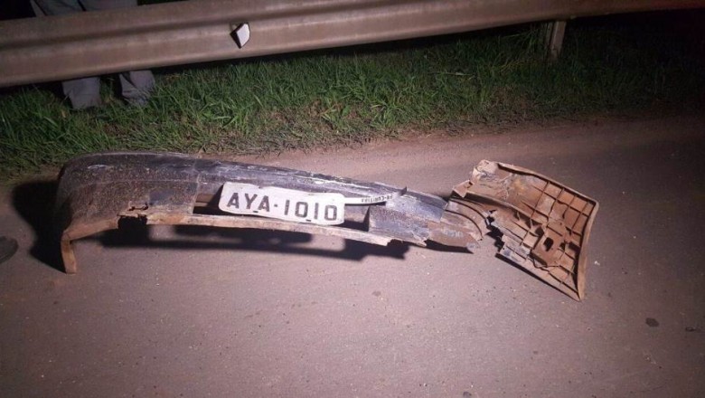 Motorista atropela homem, foge do local, mas placa fica na rua