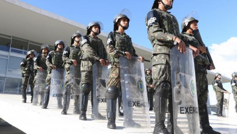 Forças Armadas começam a deixar Esplanada dos Ministérios