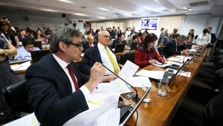 Comissão do Senado aprova PEC da Eleição Direta