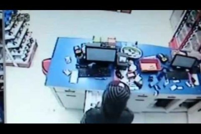 (Vídeo) Bandido ameaça cliente em assalto a farmácia de Ponta Grossa 
