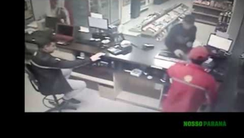 (Vídeo) ‘De cara limpa’, bandido assalta posto de combustíveis