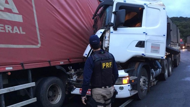 Caminhão sem freio causa acidente na BR-376, região de Guaratuba