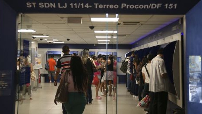 Agências da Caixa abrem hoje para saque da conta inativa do FGTS