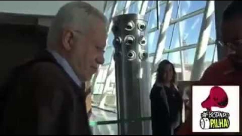 VÍDEO: jornalista Alexandre Garcia é hostilizado durante voo