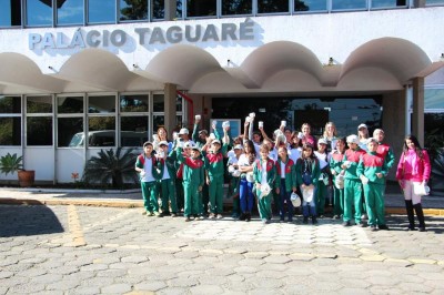 'Porto-Escola': Alunos das colônias visitam porto de Paranaguá